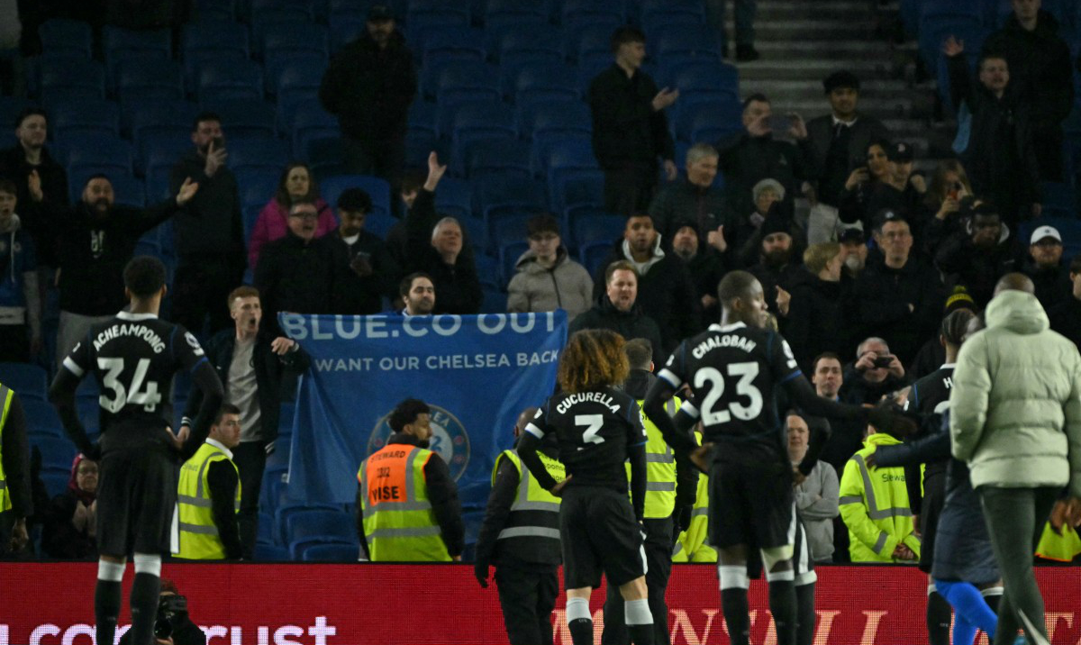 Brighton crush Chelsea to pile pressure on under-fire Rosenior