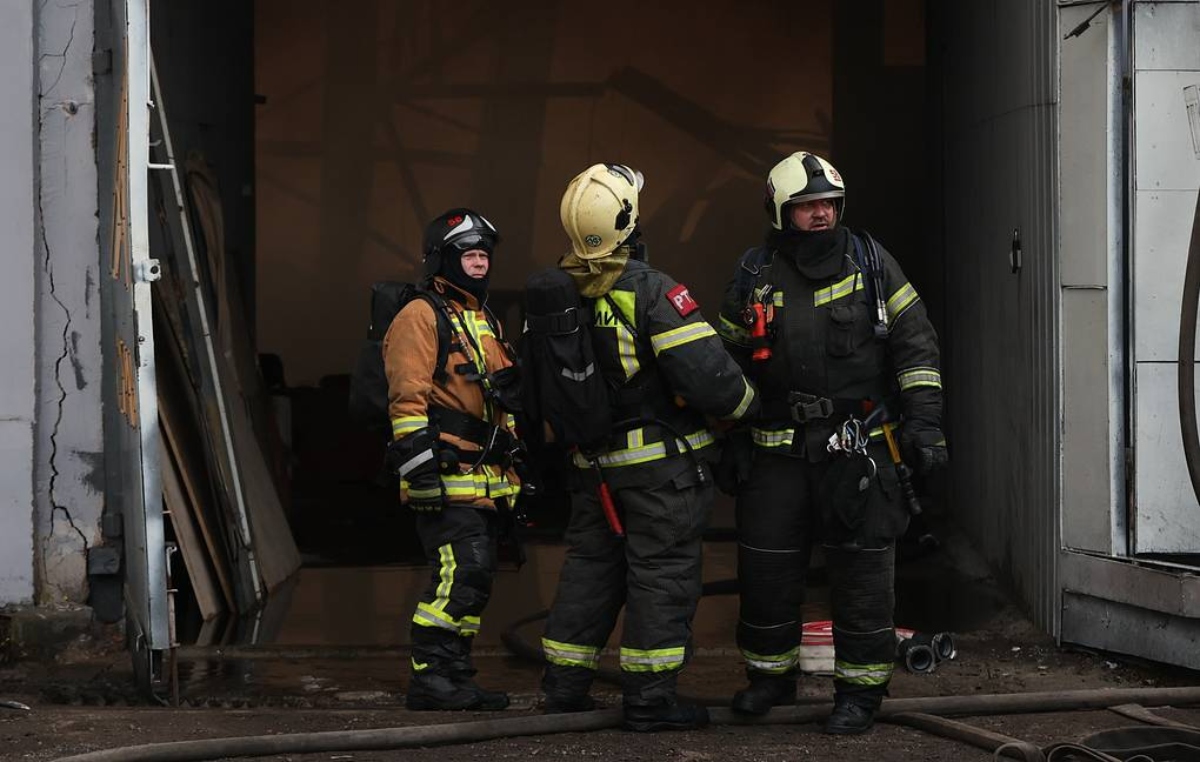 Four people, including one child, have been rescued. Search and rescue operation are continuing. (TASS).