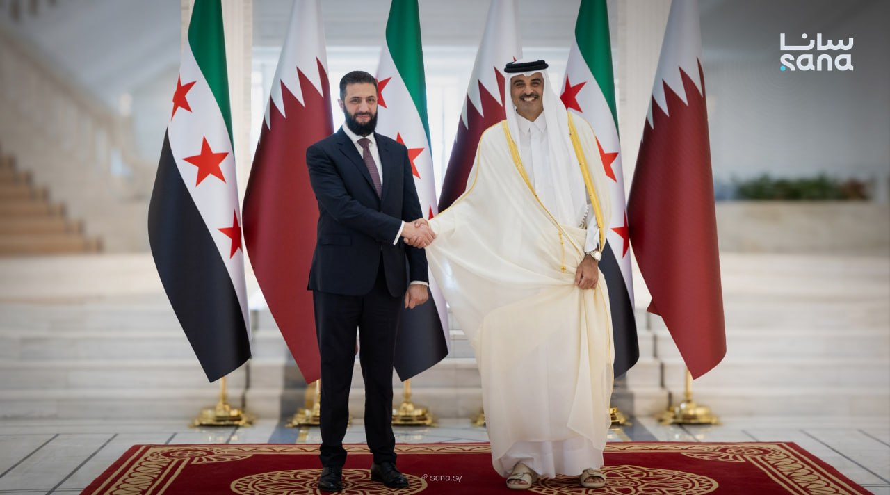 The emir of Qatar, Sheikh Tamim bin Hamad Al-Thani, met with Syria’s president, Ahmad Al-Sharaa, in Doha. (SANA)