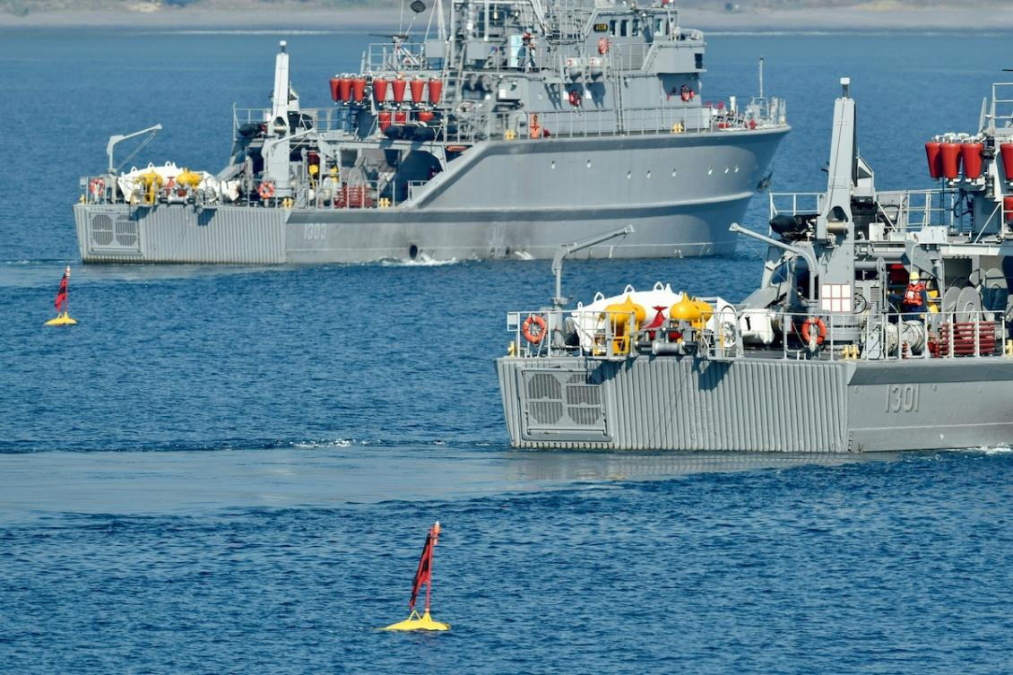 Navy soldiers demonstrate their combat skill on a minesweeper during the annual Han Kuang Drill, on the sea near the Suao navy harbor in Yilan county on July 26, 2022. (FILE/AFP)