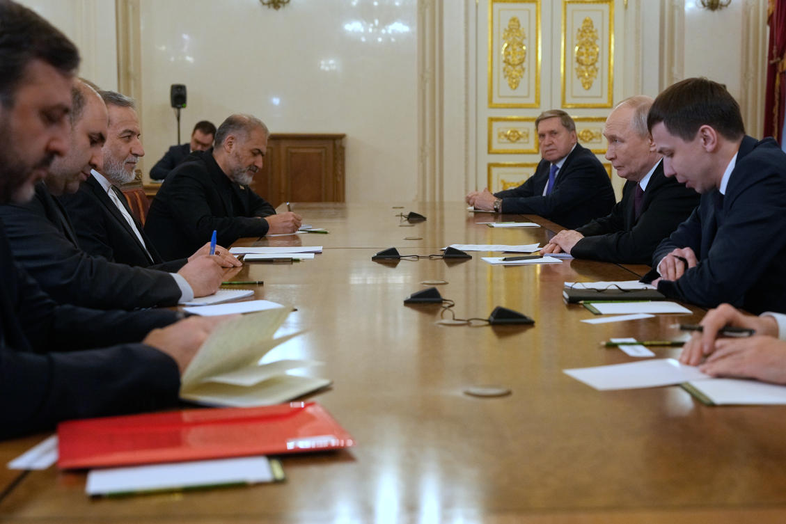 Putin praises Iranian people for resistance to US in talks with Araghchi