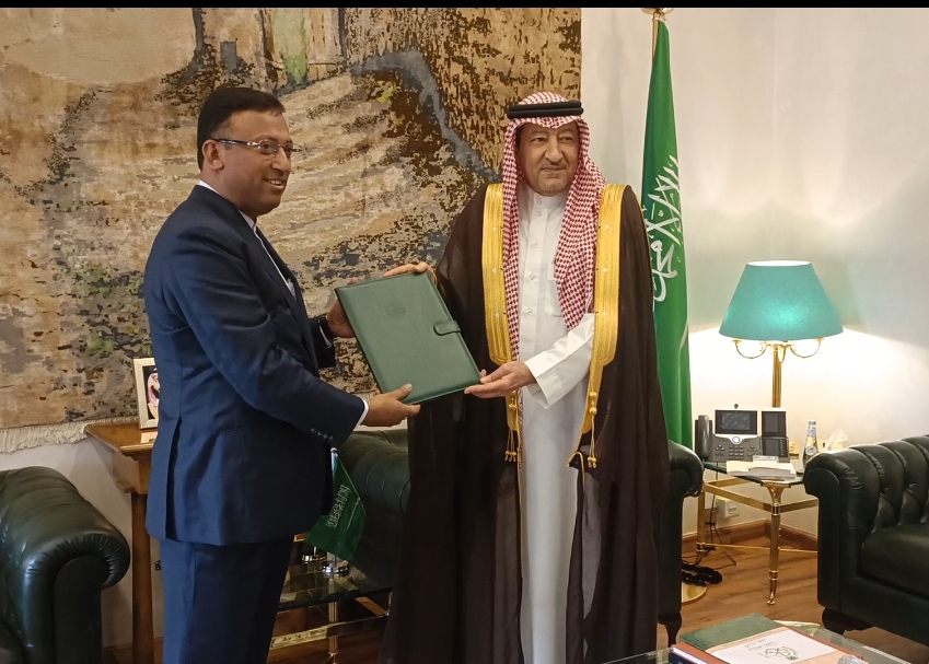 Bangladeshi PM's Foreign Adviser Humaiun Kobir with Saudi Vice Minister for Foreign Affairs Waleed Elkhereiji in Riyadh. (Supplied)