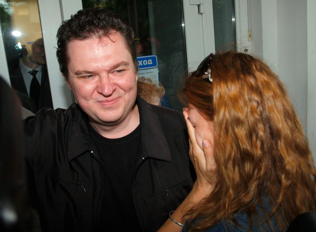 Andrzej Poczobut, a correspondent for one of Poland’s major newspapers Gazeta Wyborcza, reacts with his wife Oksana in front of the court building where he was on trial in the town of Grodno, July 5, 2011. (AP/File)