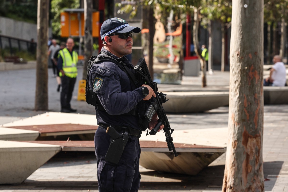 The report revealed a Jewish security group had warned police that upcoming Hanukkah celebrations were at risk in an email sent less than a week before the Bondi attack on December 14. (AFP/File)