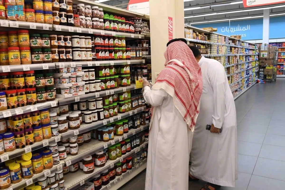 How does Saudi Arabia maintain price stability despite the war?