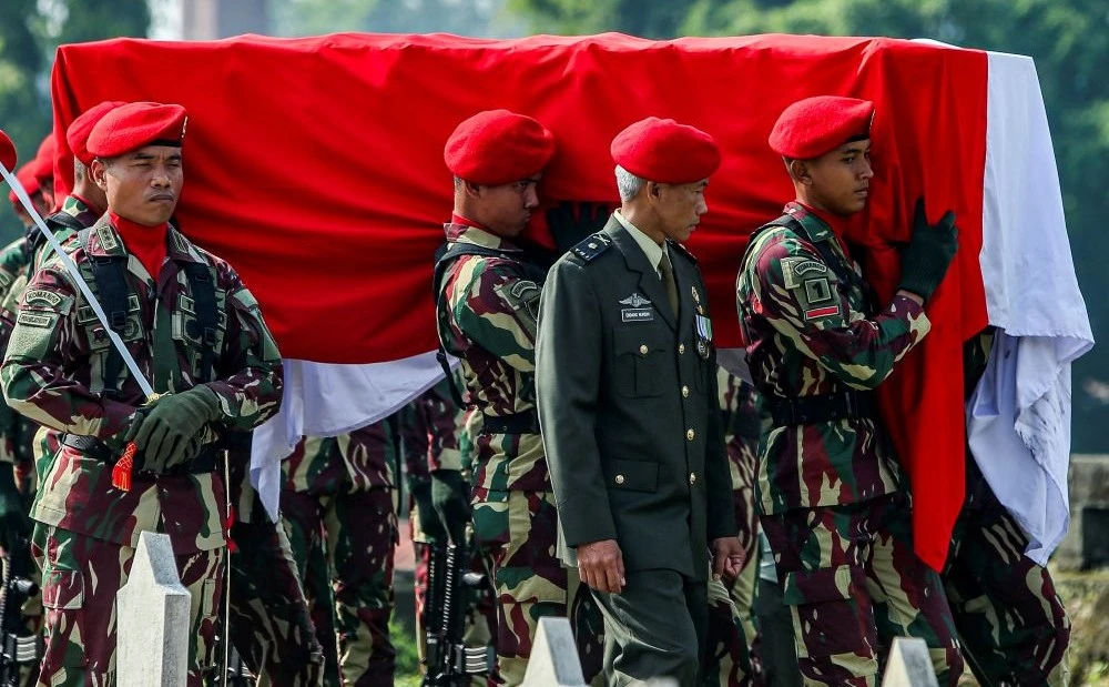 Indonesian military personnel carry the coffin of Zulmi Aditya Iskandar, a UNIFIL peacekeeper killed in Lebanon, Cikutra Heroes Cemetery, Bandung, West Java province, Indonesia, Apr. 5, 2026. (Reuters)