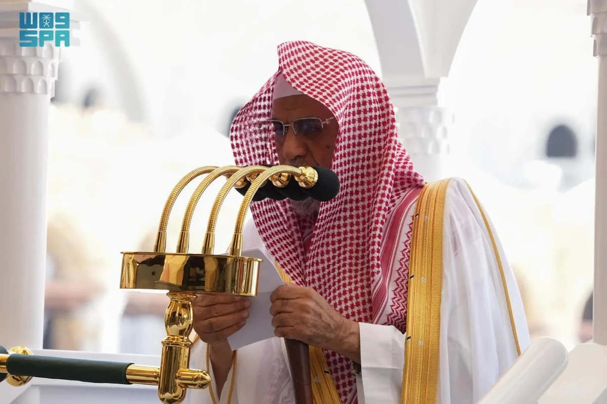 Sheikh Saleh bin Humaid delivering his sermon at Makkah Grand Mosque on April 10, 2026. (SPA)
