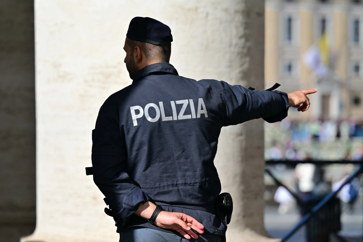 An Italian police officer gestures next to the colonnade of the Vatican. (File / AFP)