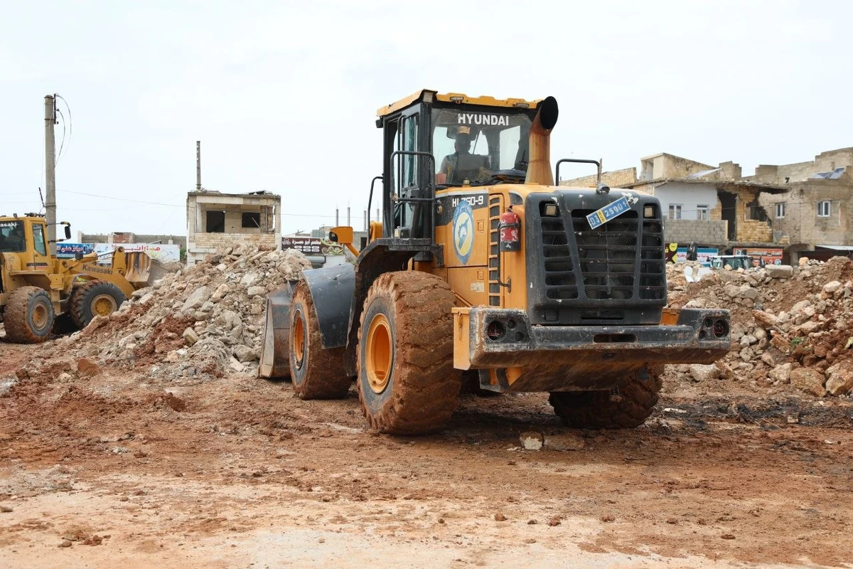 Syrian authorities launch debris removal project in Aleppo