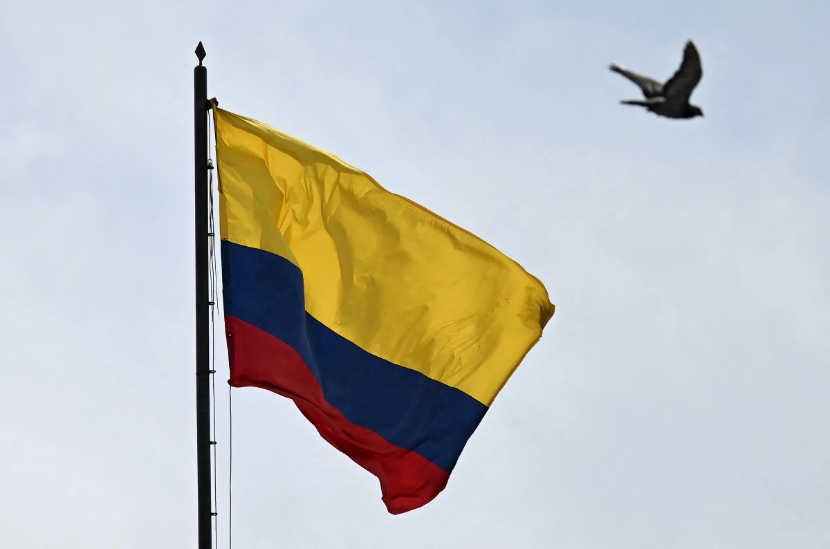 A Colombian flag flutters at the Congress of Colombia in Bogota. (Files / AFP)