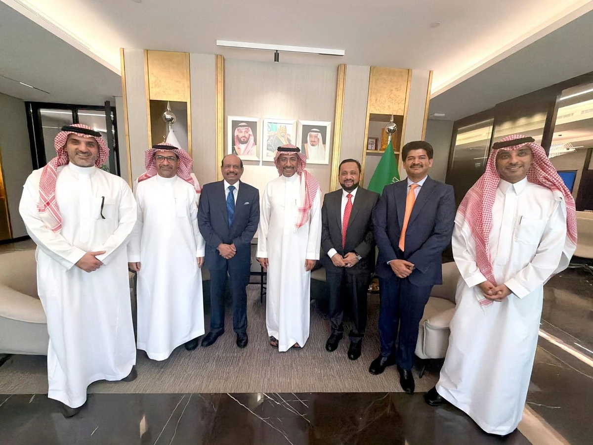 Yusuff Ali M.A., chairman of LuLu Group, right, meets with Bandar Al-Khorayef, minister of industry and mineral resources. The two discussed LuLu Group’s role in supporting supply chain stability and the growth of local industry in the Kingdom.