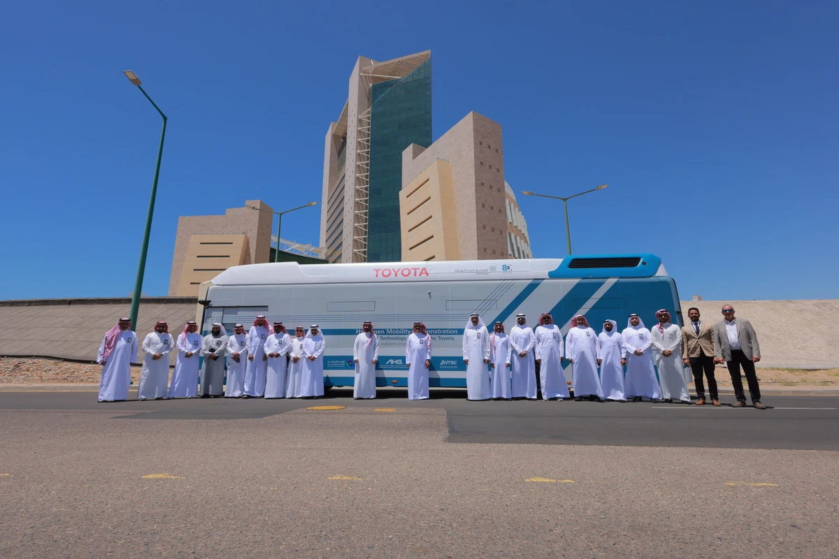 The trial included a hydrogen fuel cell bus powered by Toyota’s hydrogen fuel cell technology, deployed for public transportation during the Yanbu Flower Festival.