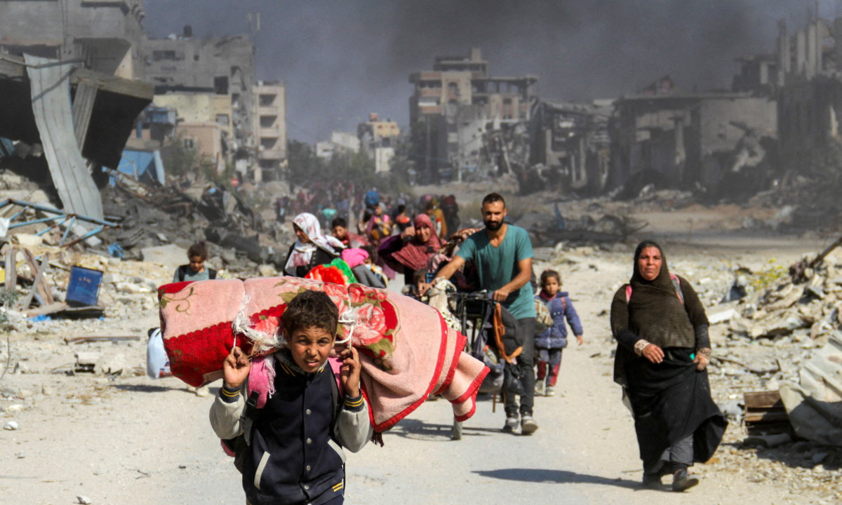 Palestinians flee the northern part of Gaza. (Reuters)