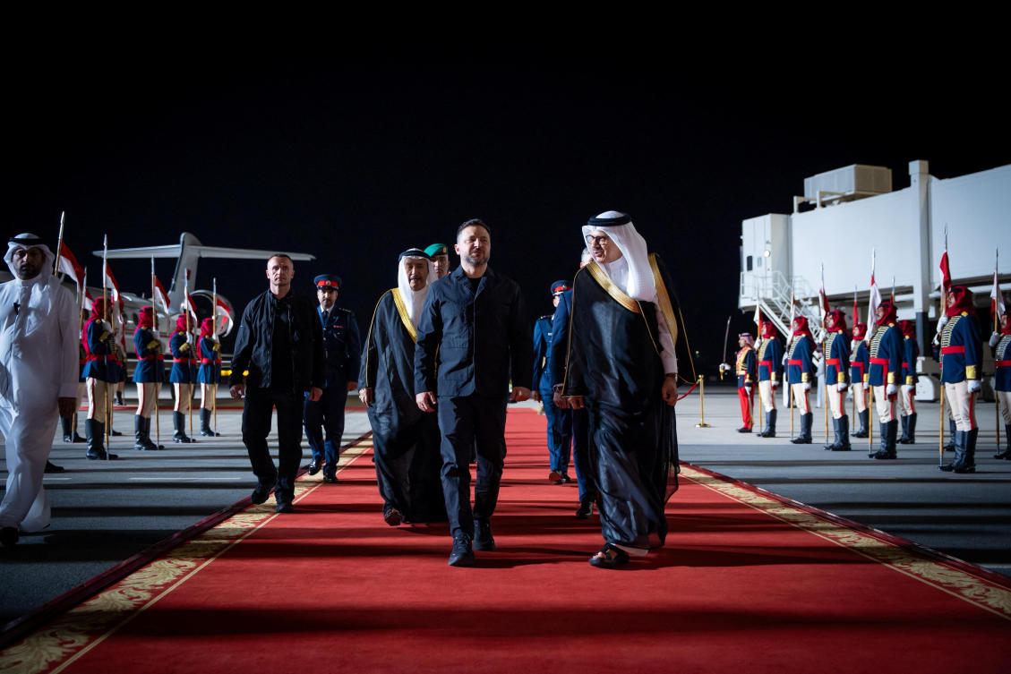 Bahrain's Foreign Minister Abdullatif bin Rashid Al-Zayani receives Ukraine's President Volodymyr Zelensky at Bahrain International Airport on Monday evening. (Bahrain News Agency)