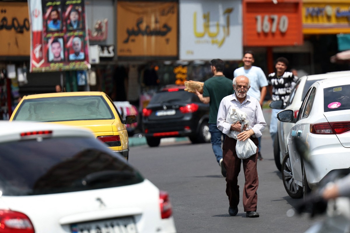 Iranians walk through a busy street in Tehran, May 2, 2026. (Files / AFP)
