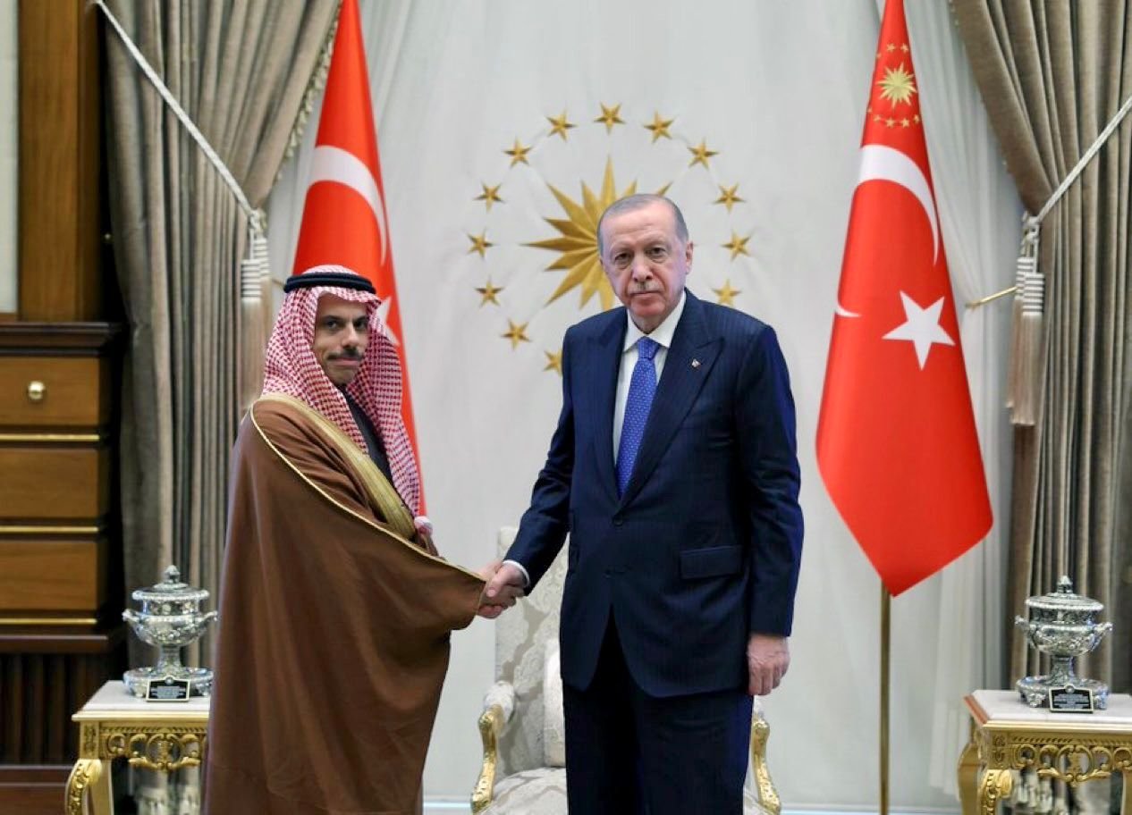 Saudi Foreign Minister Prince Faisal bin Farhan is received by Turkish President Recep Tayyip Erdogan at the presidential palace in Ankara on Wednesday. (SPA)