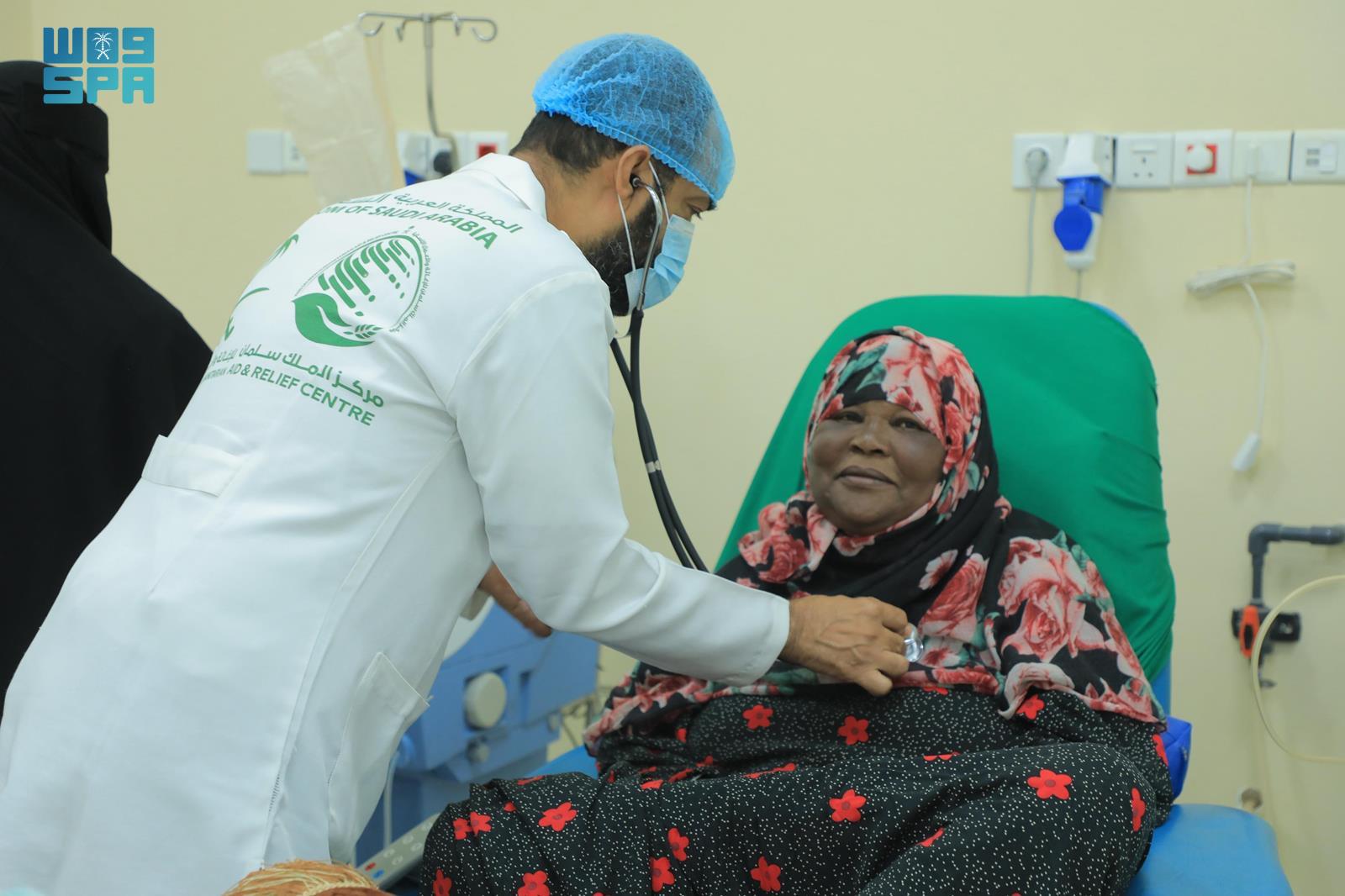 KSrelief-supported dialysis center in Yemen's Al-Mahrah governorate provides medical services to 134 beneficiaries. (SPA)
