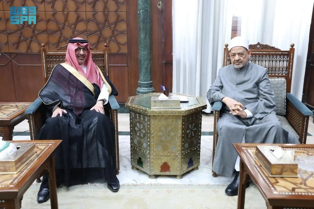 Saudi Arabia’s Ambassador to Egypt Saleh Al-Husseini met on Tuesday with Al-Azhar Grand Imam Sheikh Ahmed Al-Tayeb in Cairo. (SPA)