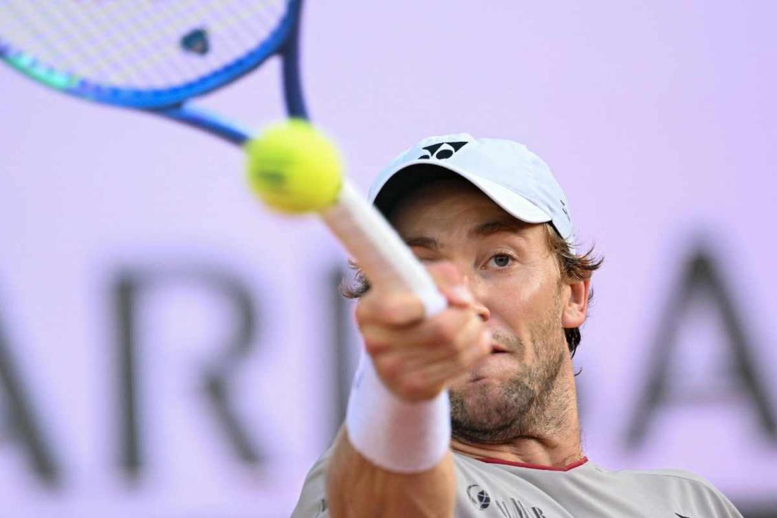 Ruud beats Darderi to reach Italian Open final. Sinner-Medvedev suspended by rain