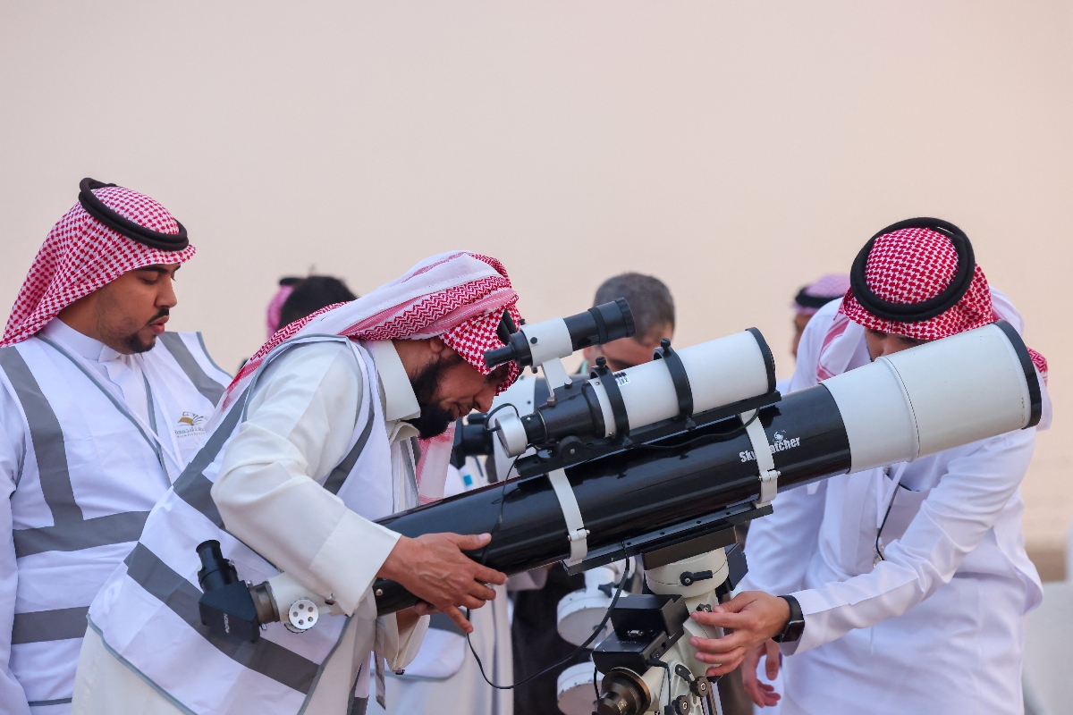 The court requested that anyone who sights the crescent moon, whether with the naked eye or binoculars, report it to the nearest court to register testimony or contact the nearest official center for assistance. (AFP)