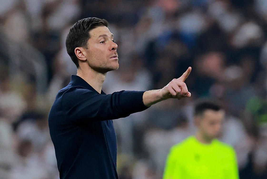 FILE PHOTO: Real Madrid coach Xabi Alonso reacts (Reuters/Stringer/File Photo)