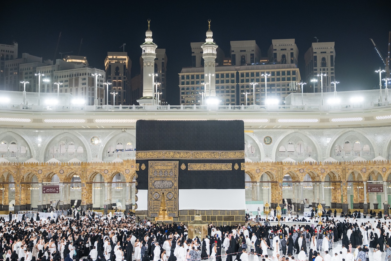Pilgrims can be seen at the Grand Mosque in Makkah. (File/@AlharamainSA)