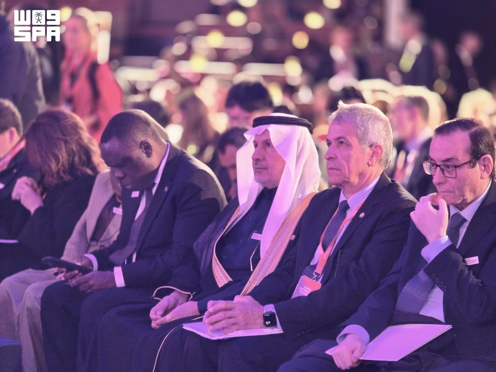 Dr. Abdullah Al-Rabeeah, chief of the King Salman Humanitarian Aid and Relief Center, participated in the Global Partnerships Conference in London. (SPA)