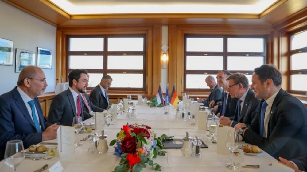 Jordanian Foreign Minister Ayman Safadi and Crown Prince Hussein discussed de-escalation efforts in the Middle East with German Foreign Minister Johann Wadephul. (Petra)