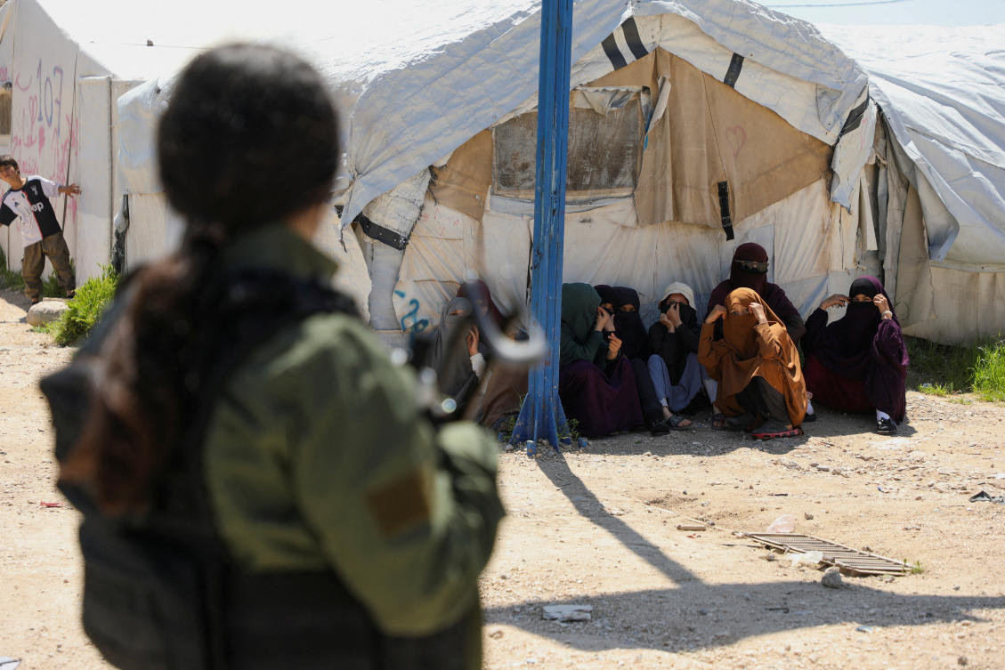 Members of Australian families believed to be linked to the Daesh militants wait to leave Roj camp near Derik, Syria Apr. 24, 2026. (Reuters/File)
