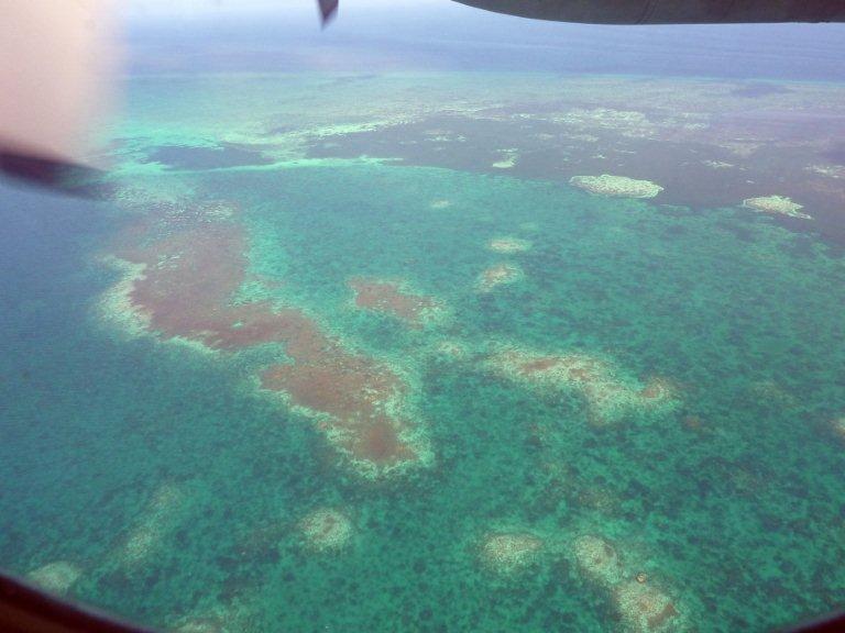 Coral atolls are seen from the air at Pratas islands, also known as Dongsha, on Sept. 15, 2010. (AFP file photo)
