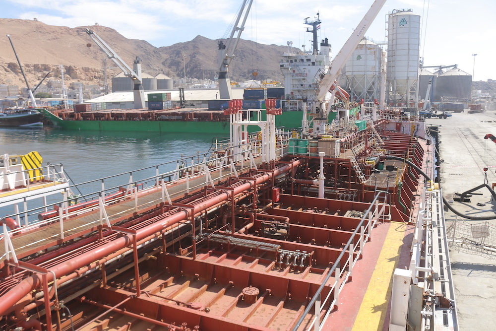 Saudi Arabia will provide urgent support to Yemen in the form of petroleum derivatives worth $150 million to help operate power stations across several Yemeni governorates. (SDRPY/File Photo)