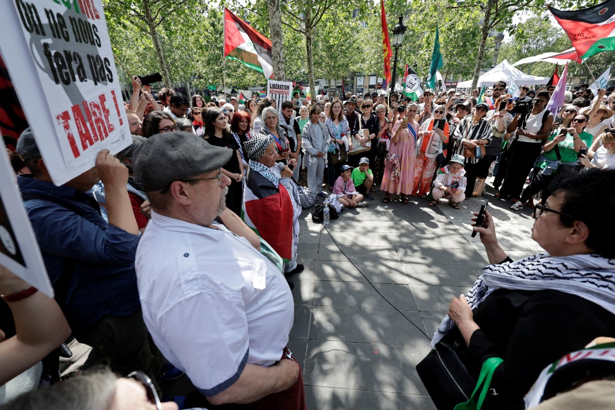 French activists of the Global Sumud Gaza-bound flotilla and protesters gather to take part in a demonstration in solidarity with Palestinians in Paris, France. (AFP)