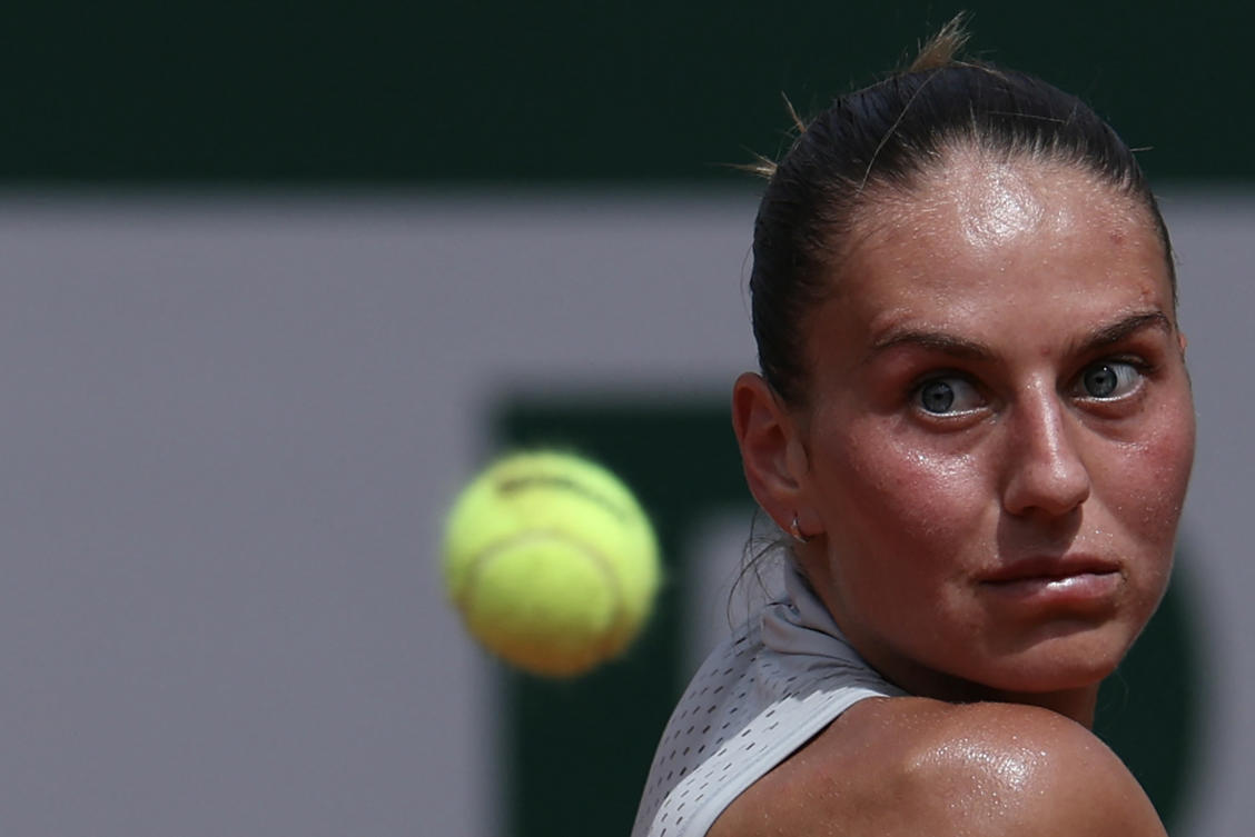 Marta Kostyuk extends clay winning streak to 15 matches to reach fourth round at French Open