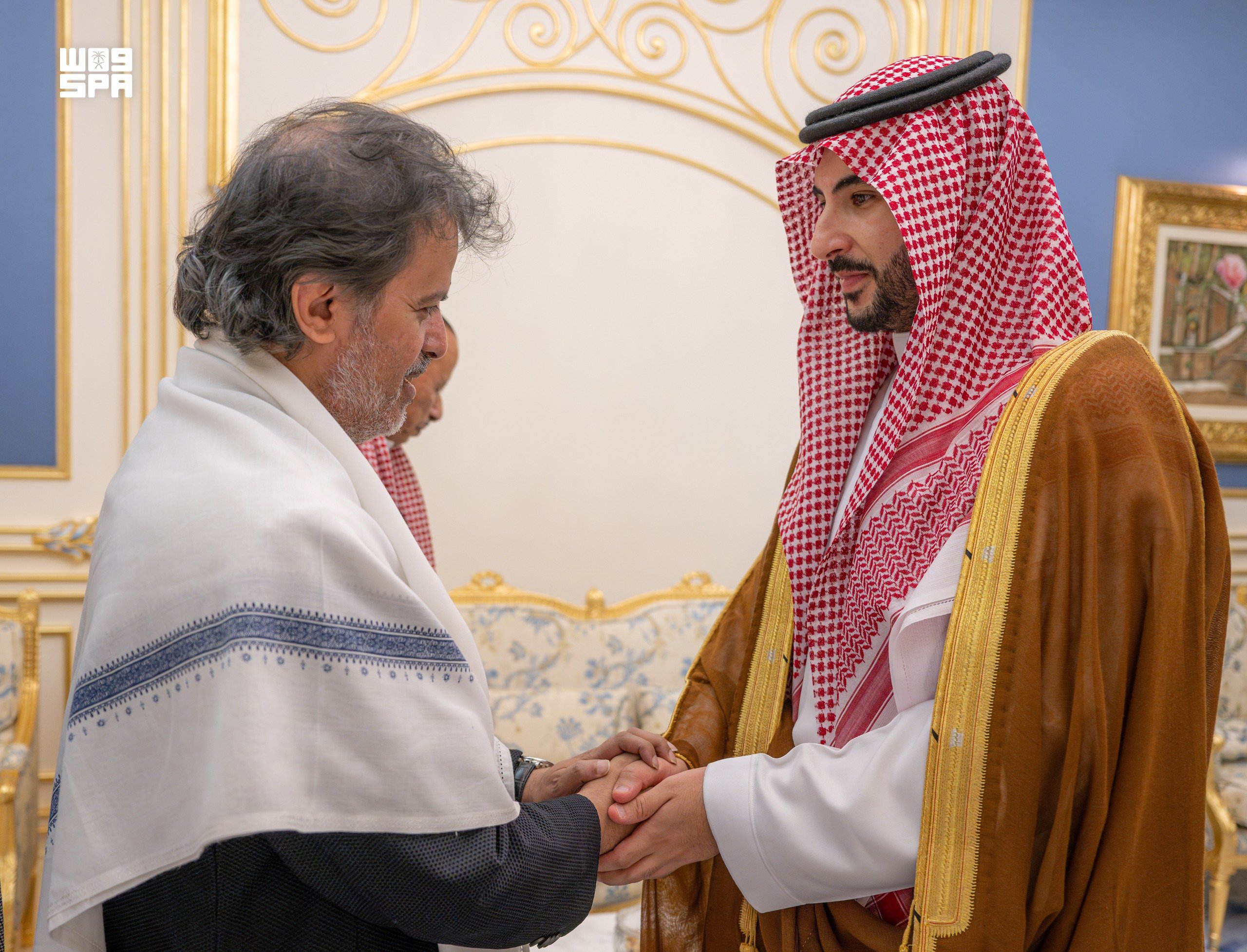 Saudi Defense Minister Prince Khalid bin Salman conveyed the condolences of King Salman and Crown Prince Mohammed bin Salman to the family of former Yemeni President Abd Rabbuh Mansur Hadi during a meeting in Riyadh on Saturday. (SPA)