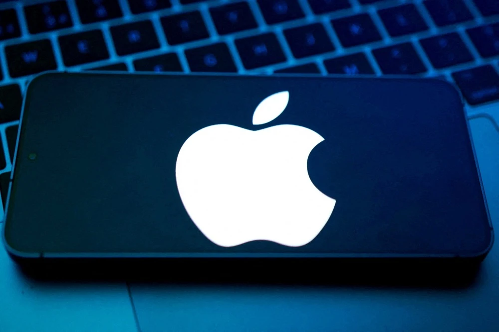 Apple to let users choose rival AI models across iOS 27 features, Bloomberg News reports