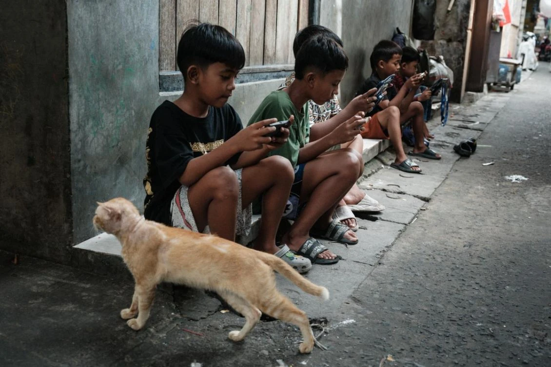 Indonesia eyes e-commerce ban for under-16s: minister to AFP