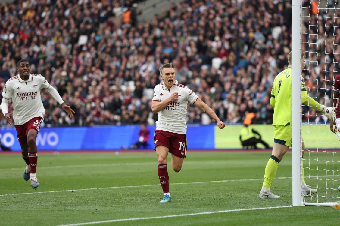 Arsenal on brink of Premier League title, Villa slip up in Champions League chase