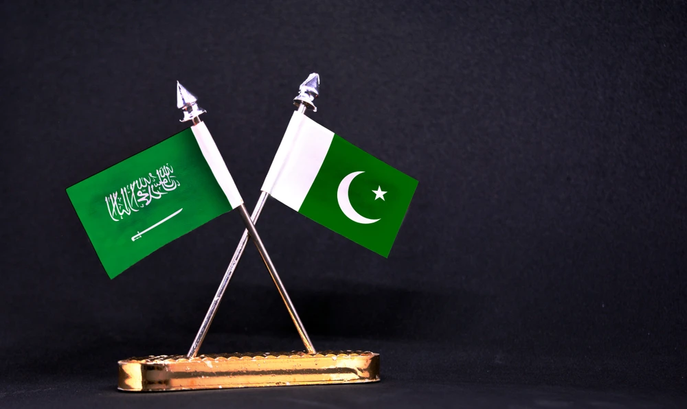 Saudi industry minister discusses expanding industrial partnership with Pakistani counterpart