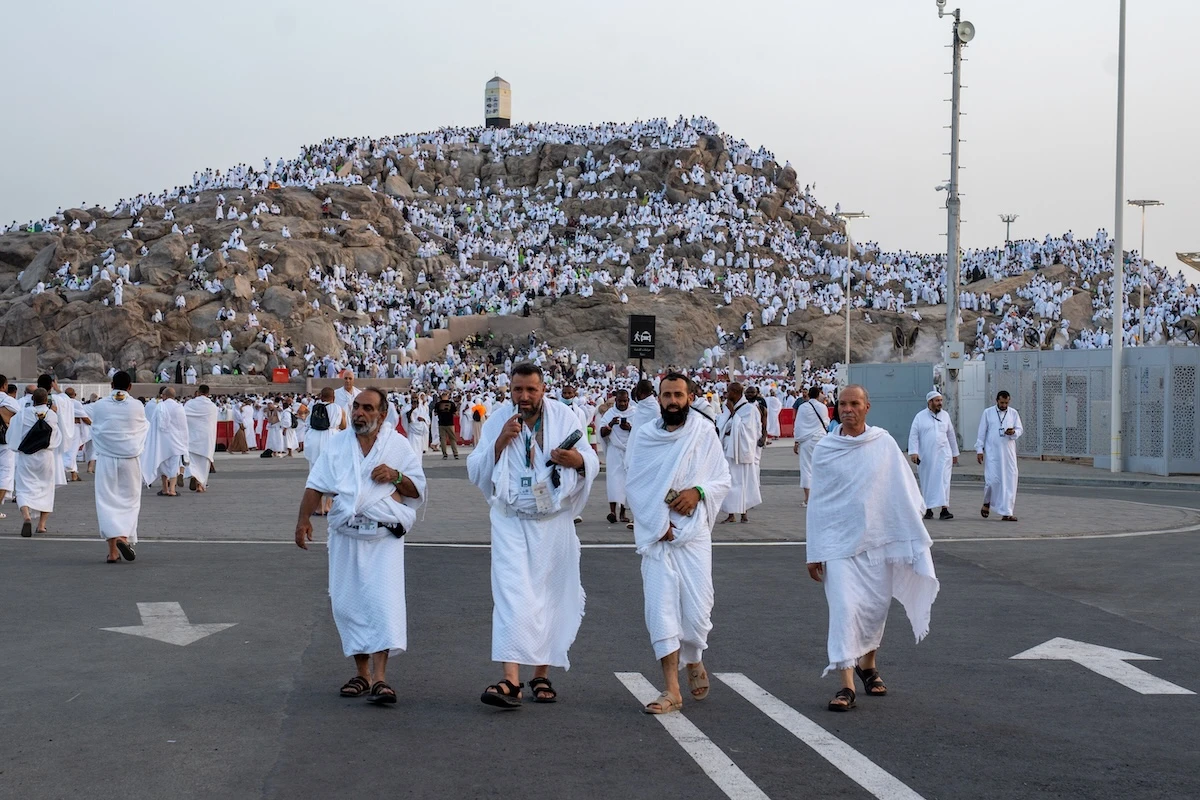 Pilgrims gather at Arafat for spiritual climax of Hajj