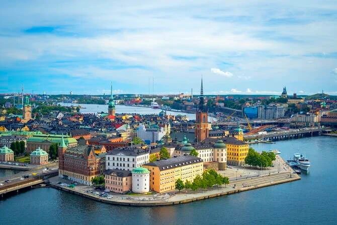 Sweden to halve monthly public transport pass prices ahead of election