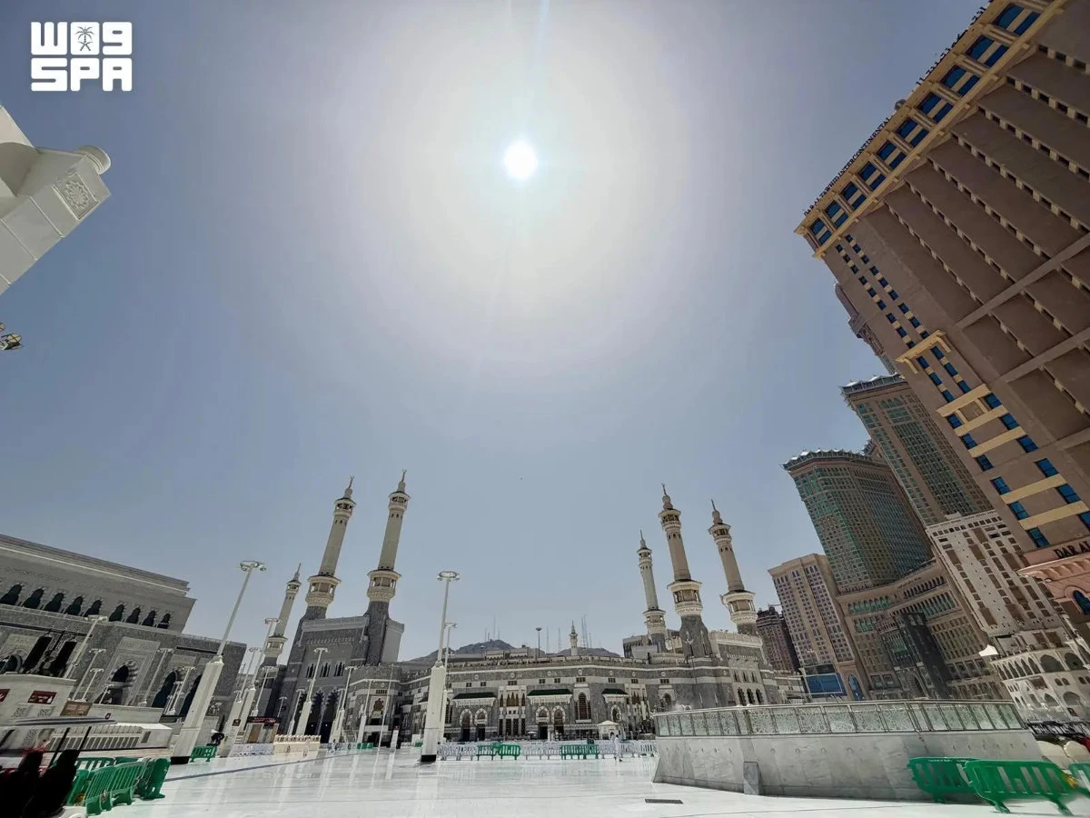 Makkah sky witnesses near-perfect solar alignment over Holy Kaaba