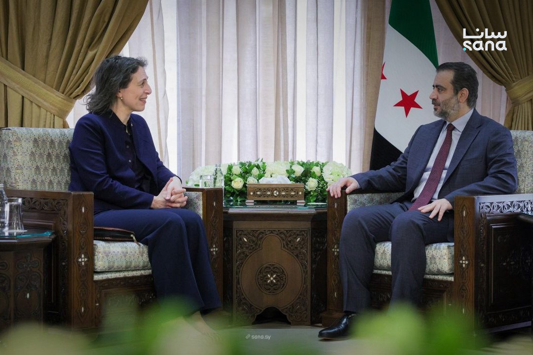 Syria’s foreign and expatriates minister, Asaad Hassan Al-Shaibani, and the UK’s special representative for Syria, Ann Snow, discussed cooperation between their countries. (SANA)
