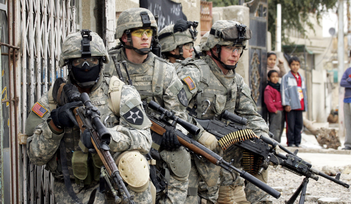 US Army soldiers from the 5-20 Infantry Division take up positions to provide cover for fellow soldiers as part of the launch of Operation Arrowhead Strike Six in the Shaab neighbourhood of northern Baghdad, 06 February 2007. (AFP)