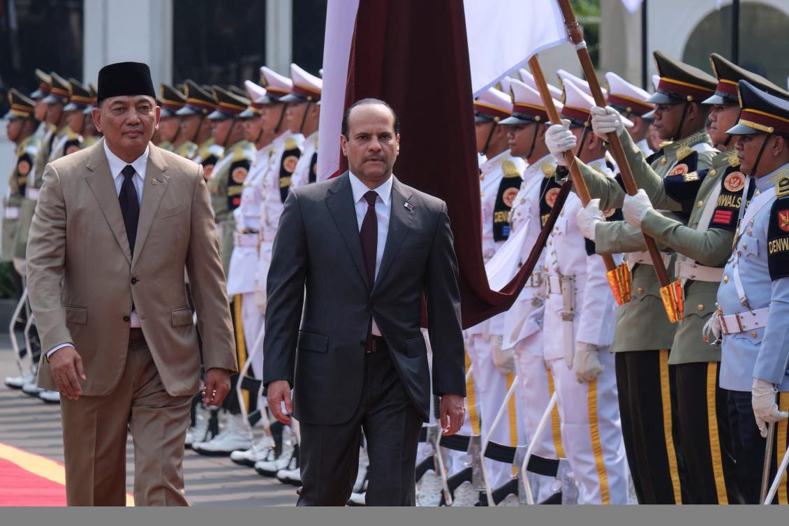 Indonesian Defense Minister Sjafrie Sjamsoeddin, left, and his Qatari counterpart Sheikh Saoud bin Abdurrahman bin Hassan bin Ali Al-Thani inspect the guard of honor before their meeting in Jakarta on June 2, 2026. (AFP)
