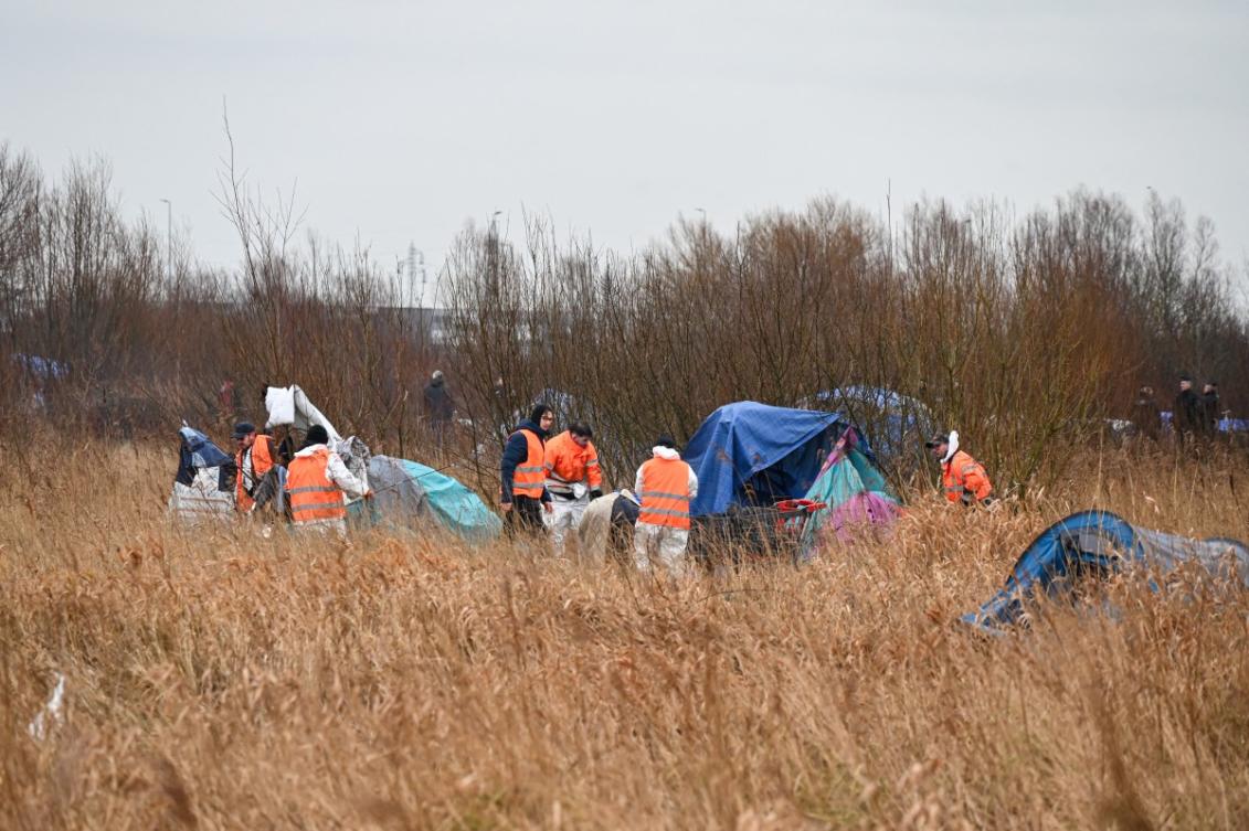 City workers from the cleaning and sanitation service of Calais dismantle migrants’ tents at a makeshift camp as French police lead a dismantling operation in Calais, northern France, on January 30, 2026. (File/AFP)