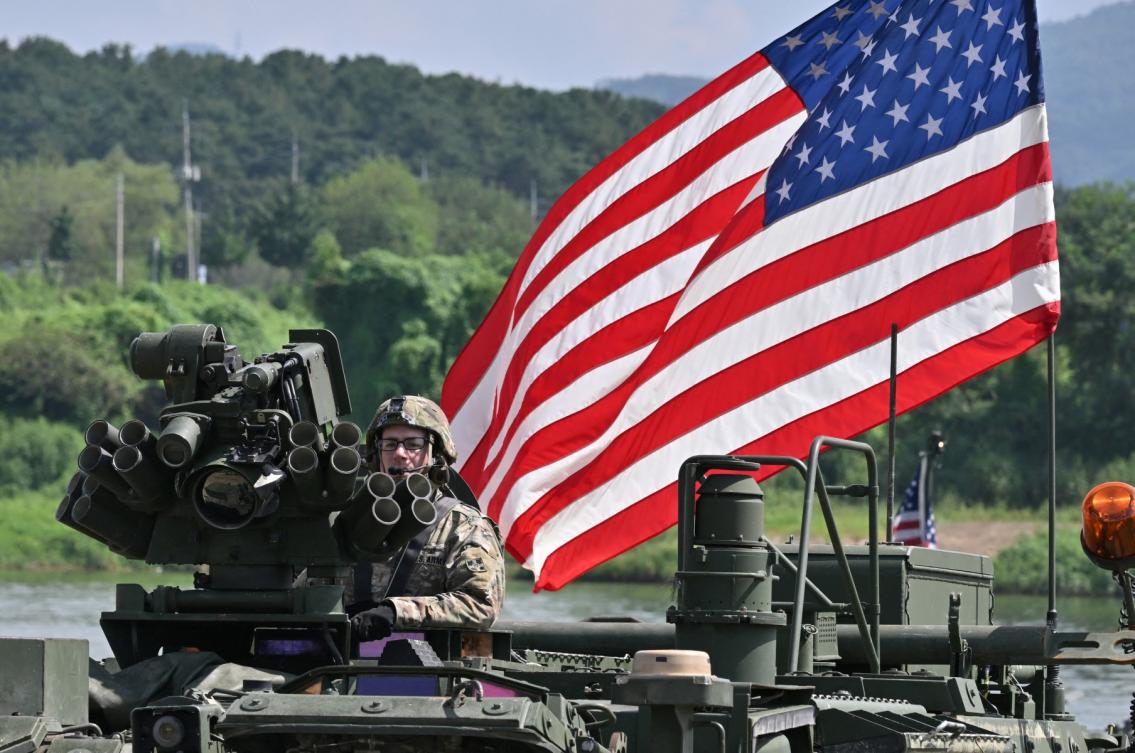 About 28,500 US troops are stationed in South Korea to help guard against the nuclear-armed North. Above, a US soldier during a South Korea-US joint river-crossing drill in Yeoju on Aug. 27, 2025. (AFP file photo)