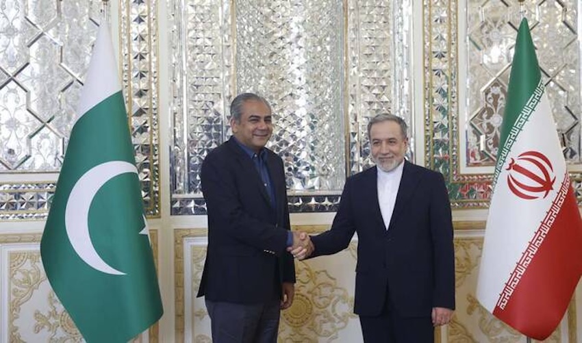 Pakistan interior minister meets Iranian FM as Islamabad steps up US-Iran mediation