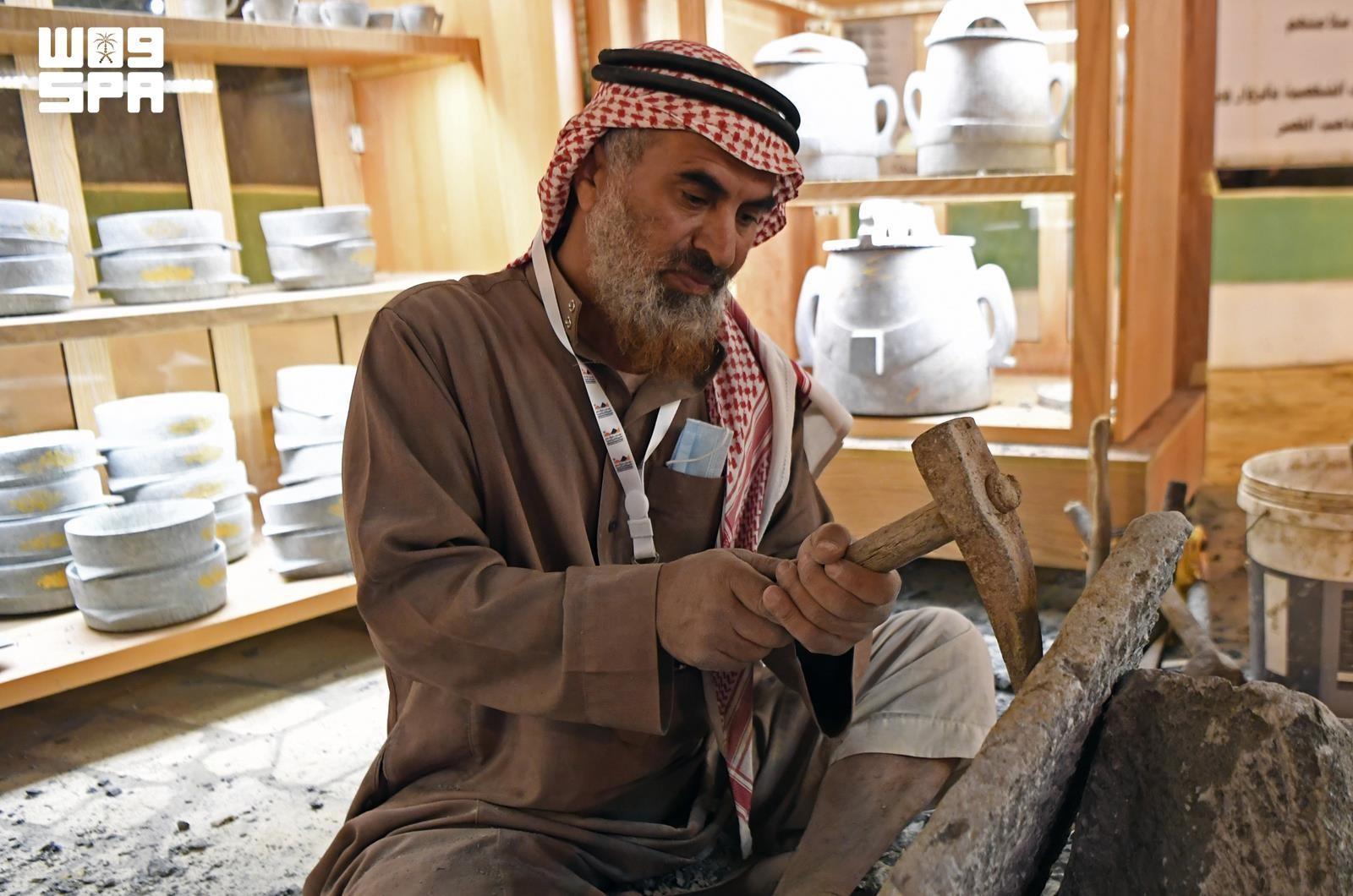 The data also showed that 5,508 licenses were issued to handicraft practitioners, while 47 licenses were granted to handicraft product retail outlets. (SPA)