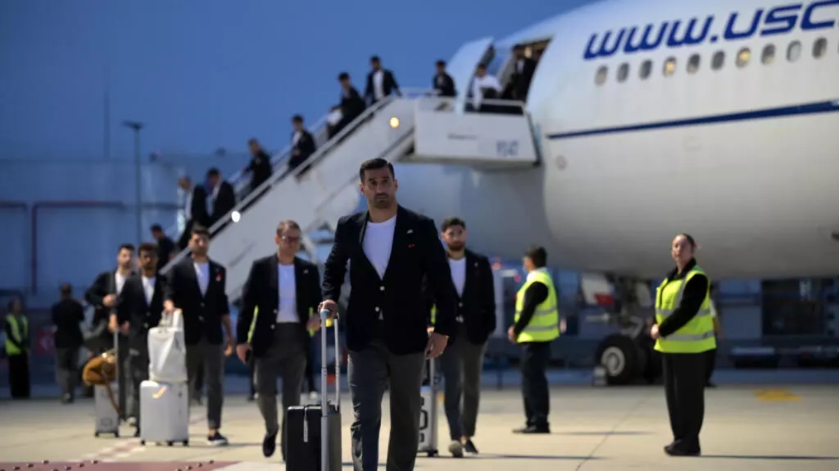 Iran's national football team was greeted Sunday in Mexico by a small group of supporters eager to give them a warm start to the World Cup, despite visa problems facing some staffers. (AFP)