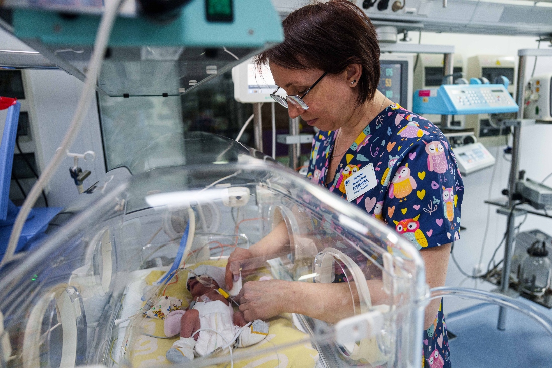 Nurse Victoria Bohdanova changes the diaper of a premature baby inside a temperature-controlled incubator at the regional perinatal center of Zaporizhzhia, Ukraine. (AP)
